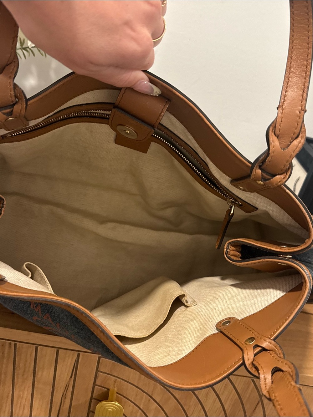 Authentic Gucci Craft Denim Tote Bag - Tan Leather Trim - EUC With Tags - Picture 14 of 16